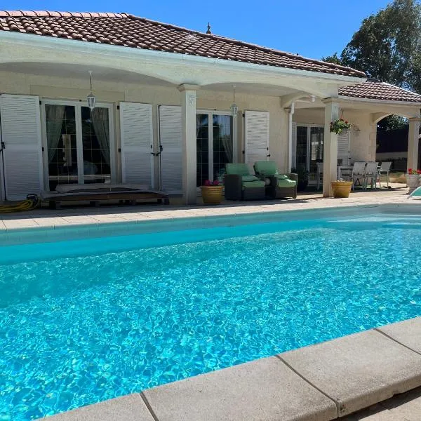 Suite dans villa provençale avec parking et piscine，位于Laneuvelotte的酒店