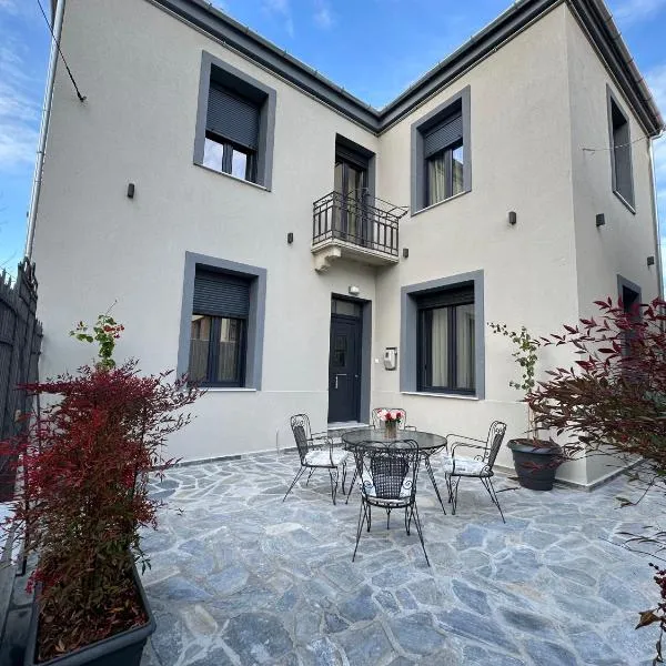 La Petite Mansion, next to the city center!，位于沃洛斯的酒店