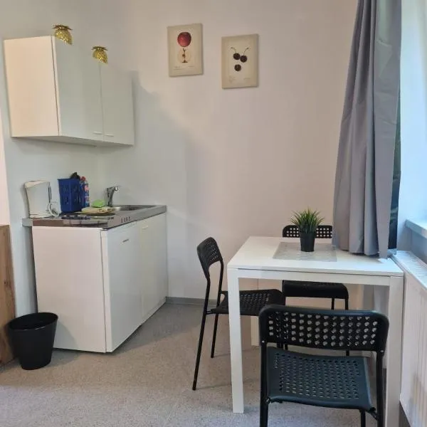 CARDA HAUS "Zimmer für entspannte Gäste - Einfach & Komfortabel"，位于塔亚河畔拉镇的酒店