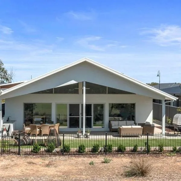 Paradise on the Fairway，位于亚勒旺加的酒店