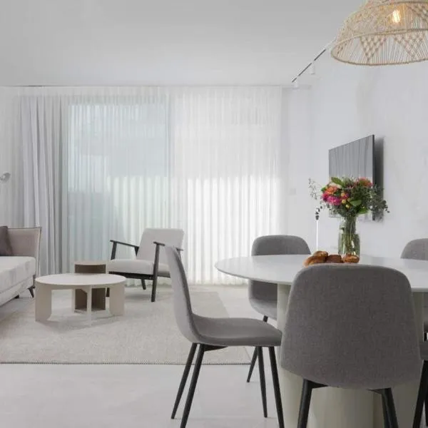 דירה משפחתית מפוארת בסי סייד - By Edomlux，位于埃拉特的酒店