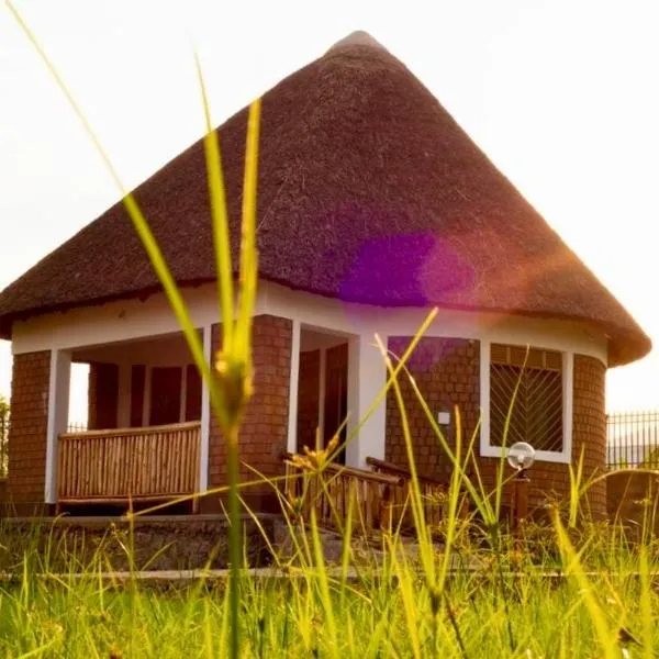 The Dream Experience Lodge - Support an Orphanage，位于卡塞斯的酒店