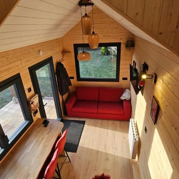 Tiny House Kota Grill & Sauna，位于Yébleron的酒店