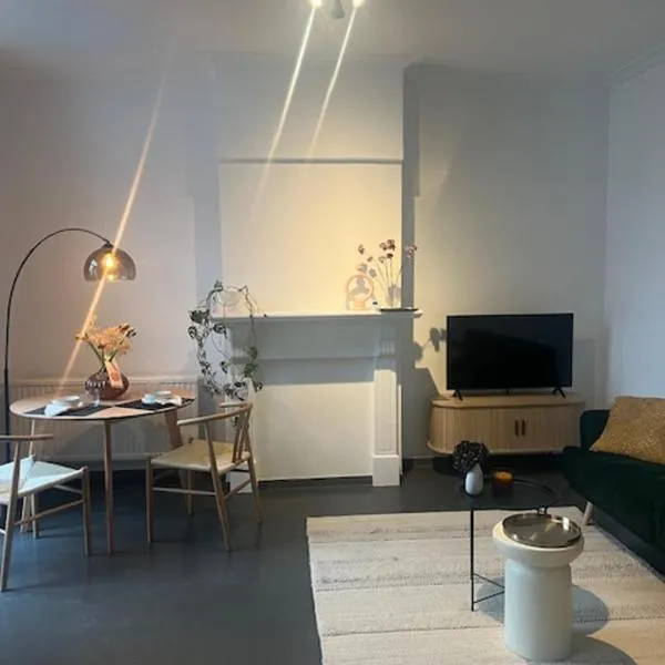 Bloss III Zonnige studio met dakterras，位于根特的酒店