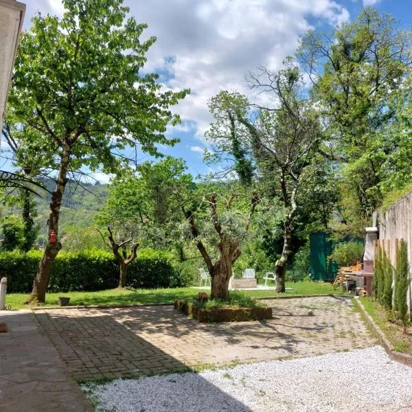 Elegant Tuscany Mountain Villa，位于Momigno的酒店