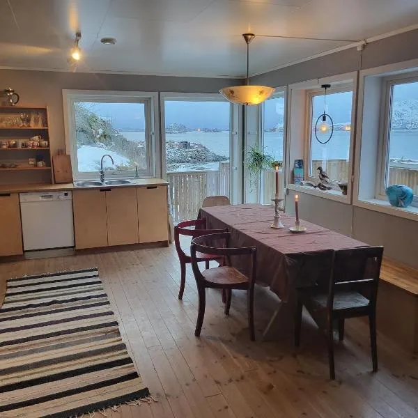 Private Apartment By The Sea，位于Vestvågøya的酒店