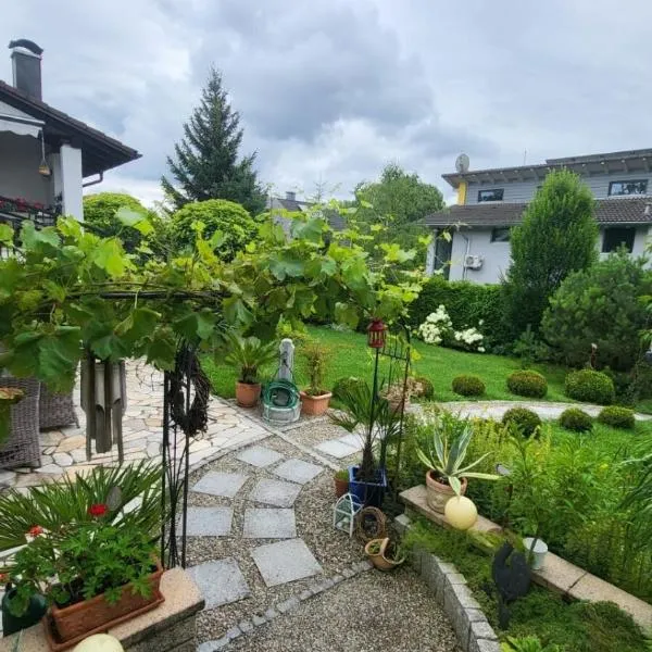 Whole Apartment Marechal near zurich airport free Parking Wifi，位于Hohentengen的酒店