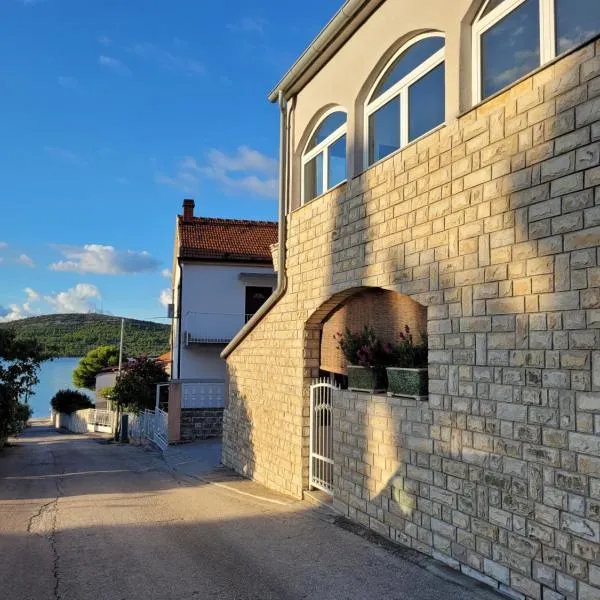 Villa Kaktusa，位于皮罗瓦茨的酒店