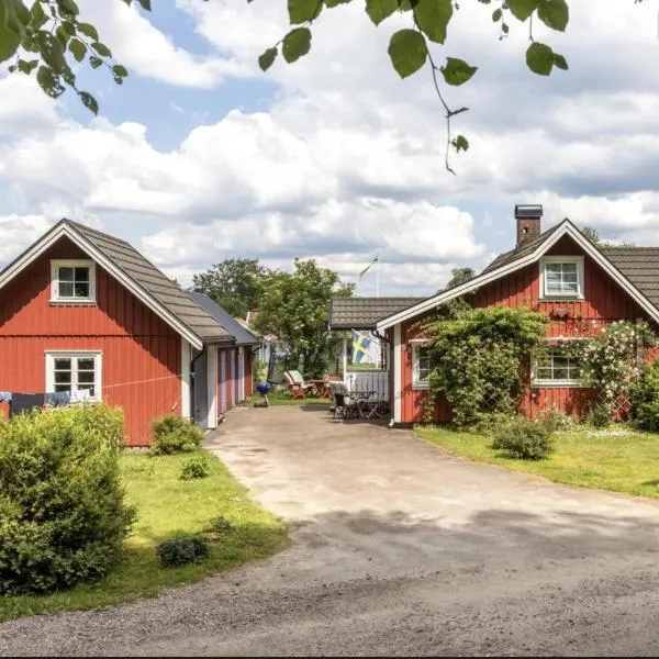 Stuga nära Ullared Mitt i Åkulla bokskogar，位于Rolfstorp的酒店
