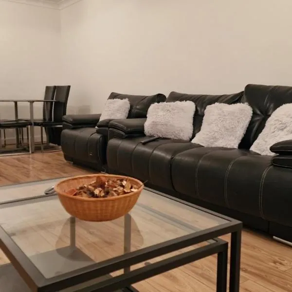 Spacious 3 bedroom with garden，位于西瑟罗克的酒店