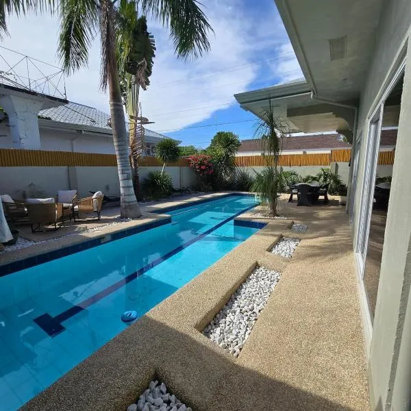 Two-Bedroom Private Villa with Spacious Pool Retreat，位于邦劳的酒店