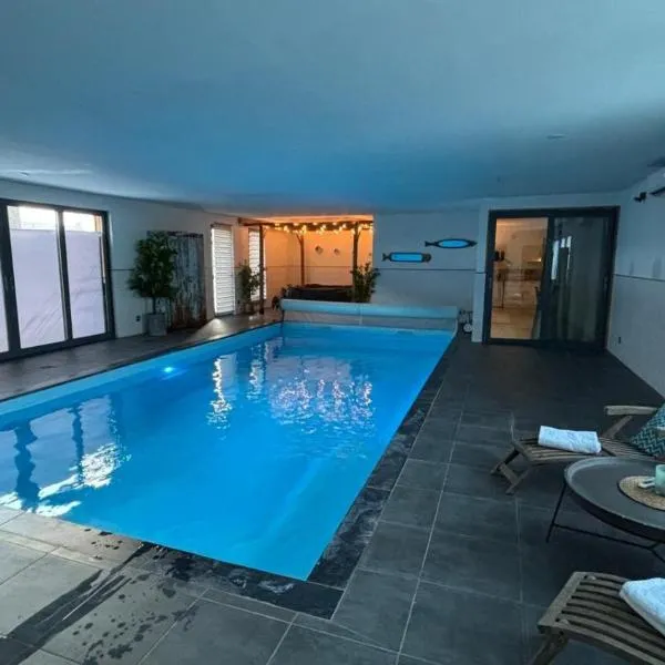 Superbe studio privée au calme avec piscine et spa，位于Sailly-lès-Lannoy的酒店