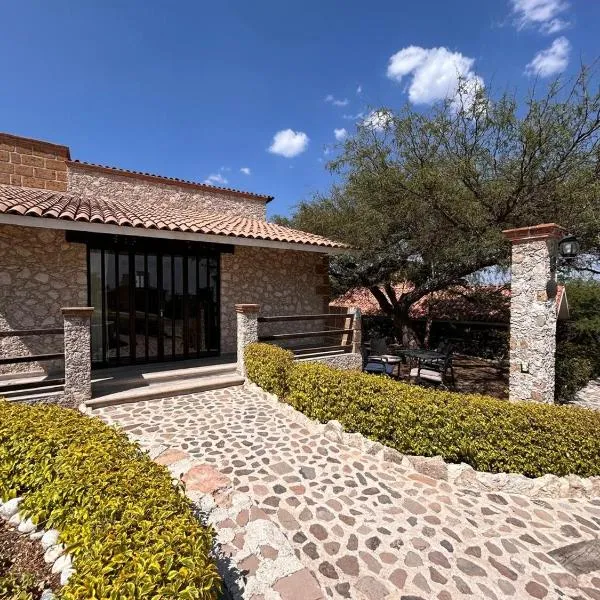 Cabañas Rancho San Jorge，位于贝纳尔的酒店