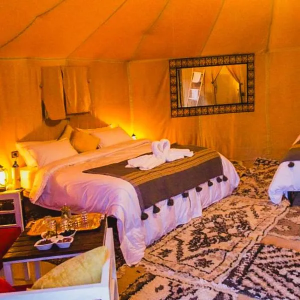 Sahara Deluxe Camp，位于梅尔祖卡的酒店