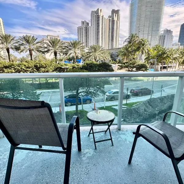 Spacious Condos with Resort Amenities - Sunny Isles Beach，位于阳光岛滩的酒店