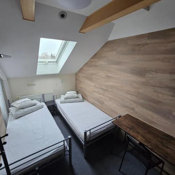 Rooms4Rest Skibicka - Private rooms for tourists - ATR Consulting Sp, z o,o,，位于华沙的酒店