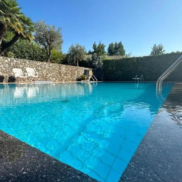 Demenna Suite，位于拉洛卡的酒店