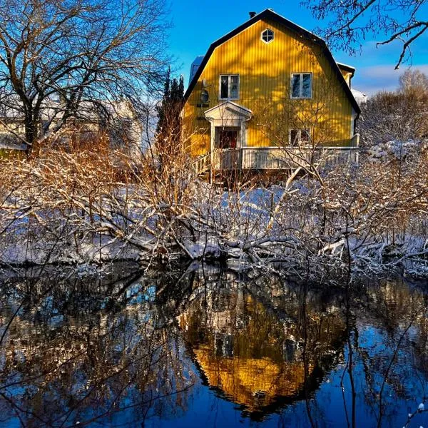 Solhuset intill ån，位于Skepplanda的酒店