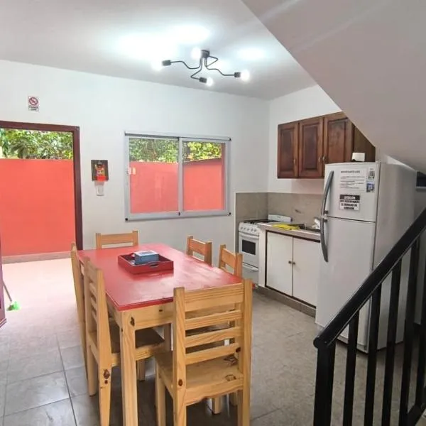 Los Nardos Duplex 3，位于圣萨尔瓦多德朱的酒店