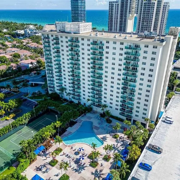 Luxury Apartments with Resort Amenities Sunny Isles Beach，位于阳光岛滩的酒店