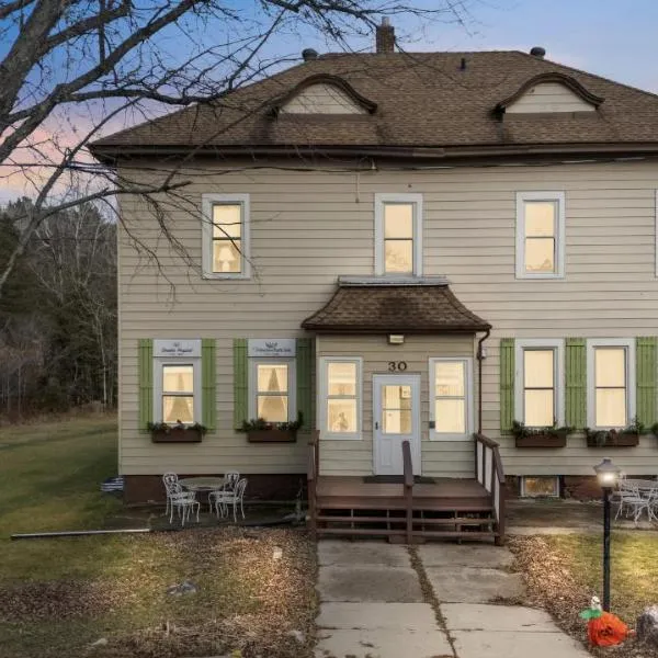 The Vermilion Park Inn，位于Tower的酒店