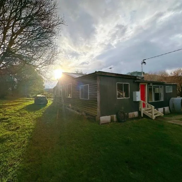 The Bushmill Cottage，位于Upper Blessington的酒店