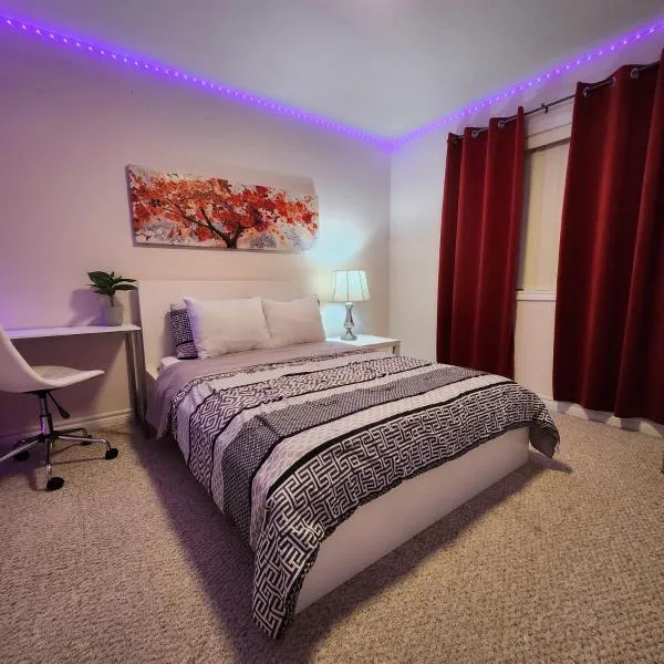 Ivory Staycation Suite with Free Street Parking, Shared kitchen and washroom，位于伦敦的酒店