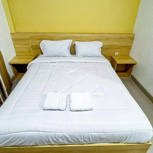 RedDoorz Plus at Krishna Homestay Kupang，位于古邦的酒店