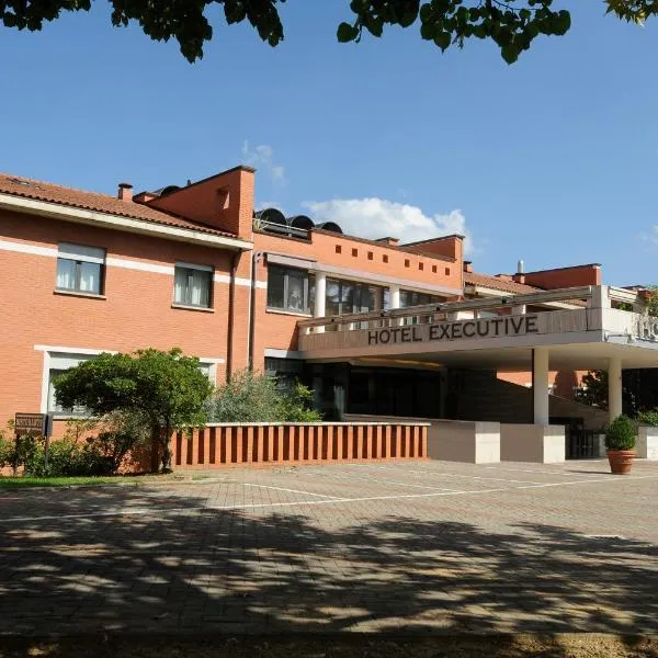 行政酒店，位于Montaperti的酒店