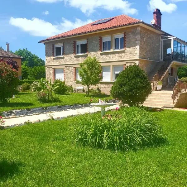Appartement charmant à Toulonjac avec jardin et terrasse, 110 m²，位于Toulonjac的酒店