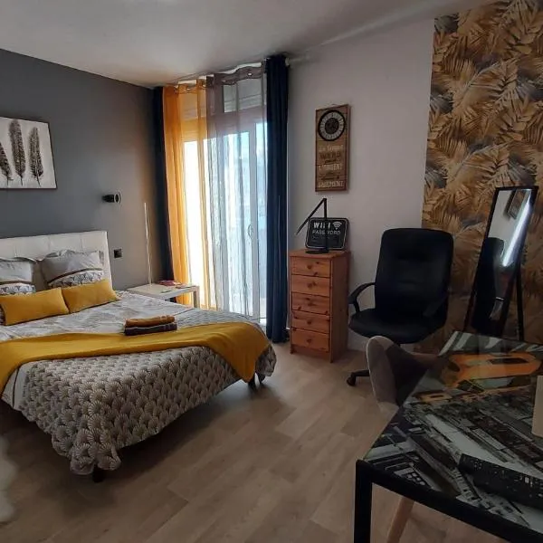Chez LOLO CHAMBRE DOUBLE 14,60 M2，位于佩萨克的酒店