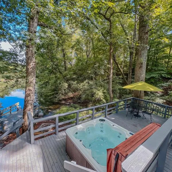 Lake Life, Hocking Hills, Hot Tub, Fireplace, Pond，位于Rockbridge的酒店