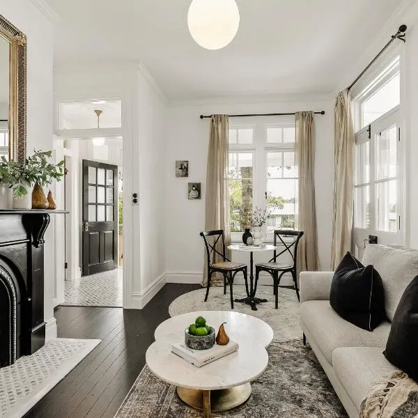 Narraweema Guesthouse - Historic Luxury BnB Retreat，位于格洛斯特的酒店