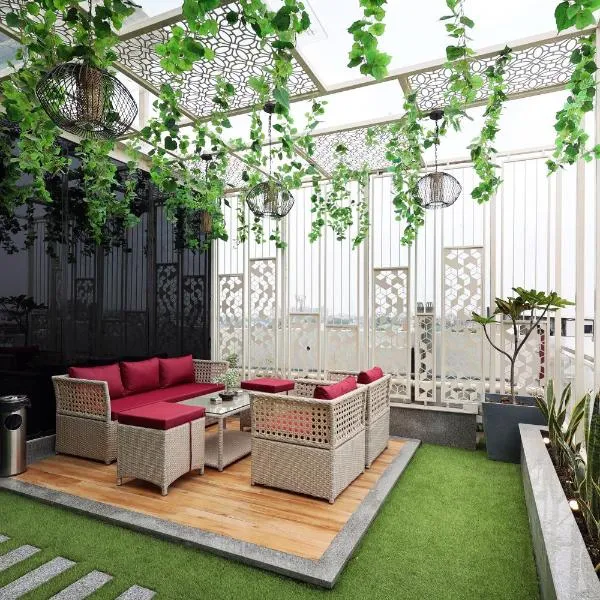 The Elegance Hotel，位于Kakarmatha的酒店