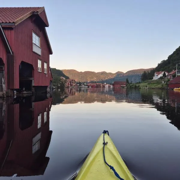 Stunning 3-Bedroom Apartment at Feda Waterfront，位于Feda的酒店