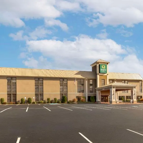Quality Inn Valley - West Point，位于山谷的酒店