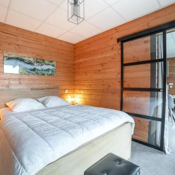 Chalet charmant à Saint-Sylvestre avec jardin 32 m²，位于Saint-Sylvestre的酒店