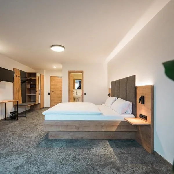 Hotel Goldener Engel，位于伊林根的酒店