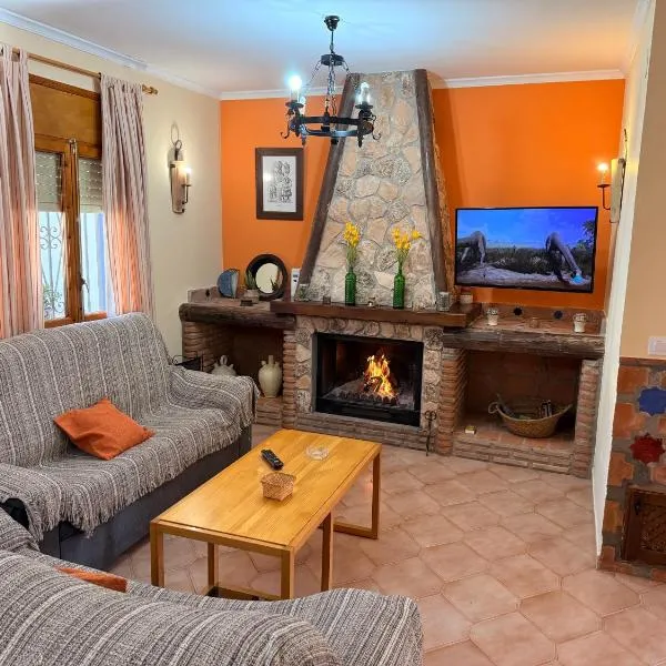 Casa Rural NIEVES piscina privada，位于Hinojares的酒店