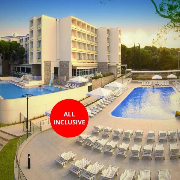 Family Hotel Adria - All inclusive，位于比奥格勒·纳·莫鲁的酒店