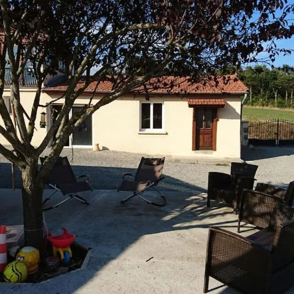 Gîte tout confort entièrement équipé 50 m2 autonome, avec parking，位于Saint-Sixte的酒店