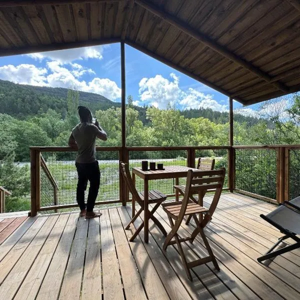 Camping L'Ondine de Provence，位于La Motte-Chalançon的酒店
