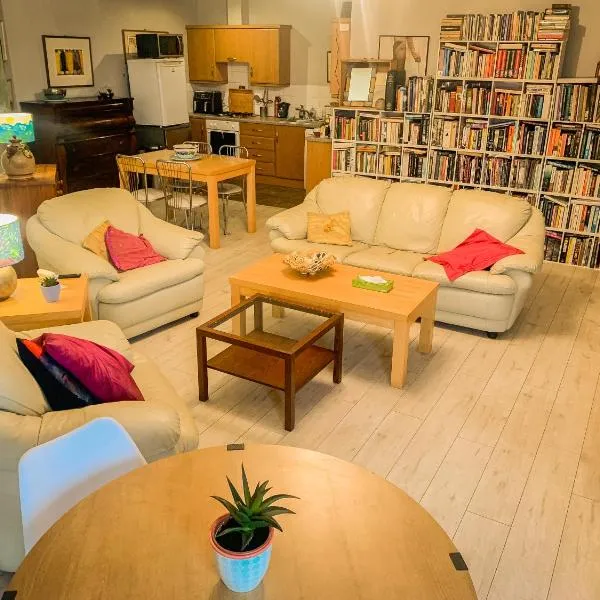 Big RiverView Flat，位于Pennyburn的酒店
