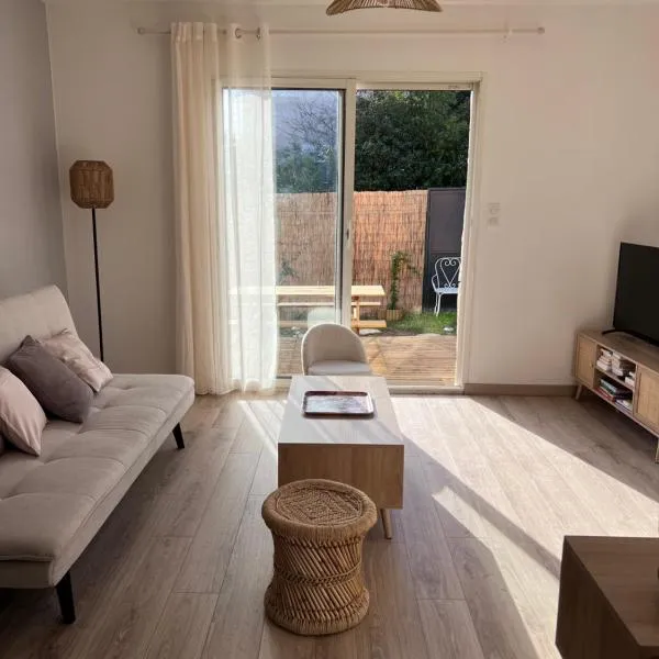 Jolie maison avec jardin, 2 chambres，位于Saint-Jean-de-Fos的酒店
