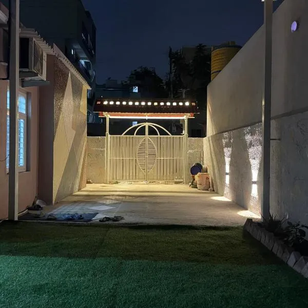 Service apartment，位于班加罗尔的酒店