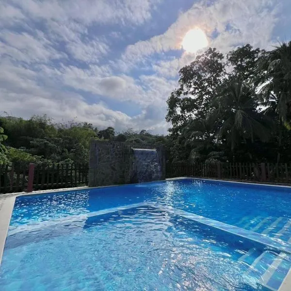 Arca Tayrona Restaurant & Hostal，位于圣玛尔塔的酒店