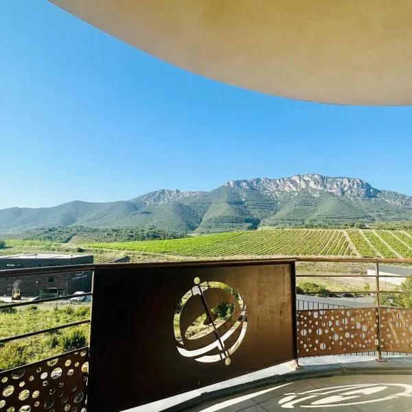 DOMAINE LA TOUPIE Chambres d'hôtes，位于Maury的酒店