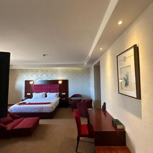 Hotel el amine，位于布米尔达斯的酒店
