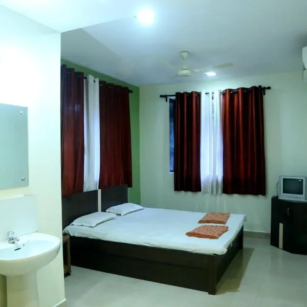 Hotel Abhiraj，位于Pawas的酒店