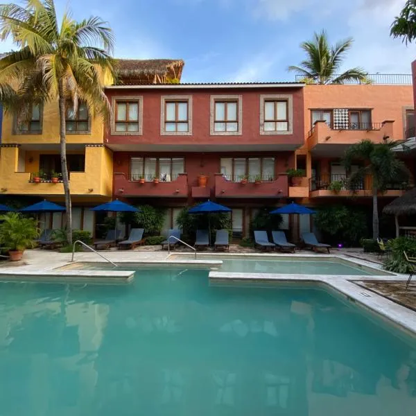 Casa Lotería -Pueblito Sayulita- Colorful, Family and Relax Experience with Private Parking and Pool，位于萨尤利塔的酒店